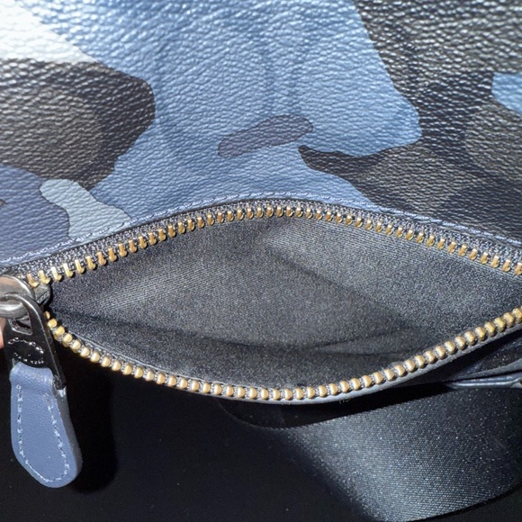 COACH WEST PACK IN SIGNATURE CAMO PRINT *GREAT CONDITION* - Picture 5 of 5